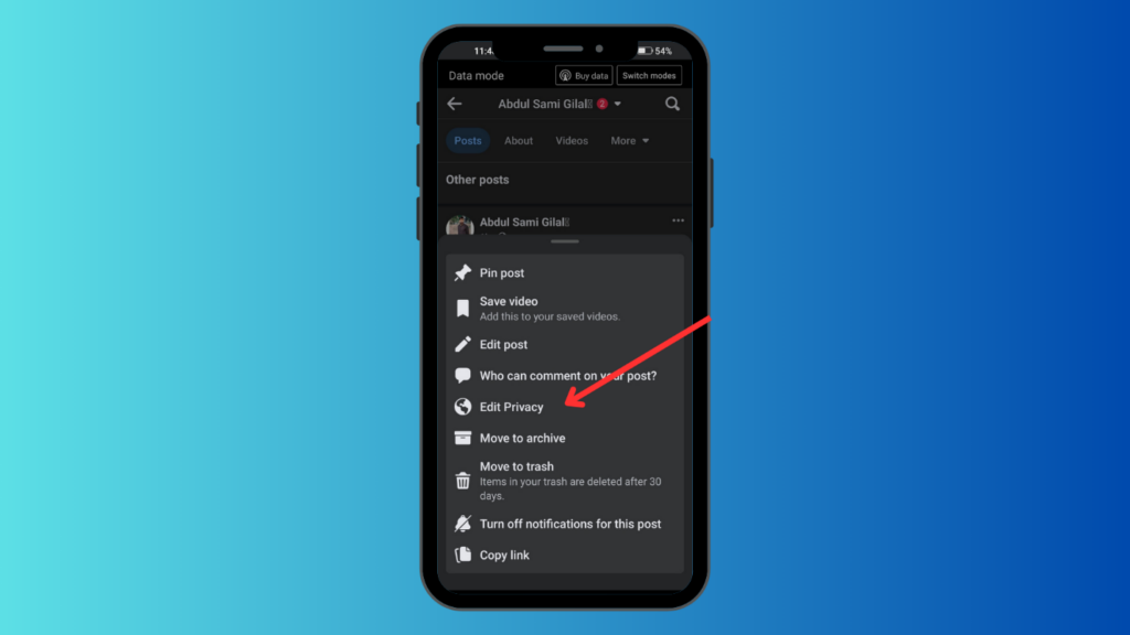 Modifica della privacy su un post mobile di Facebook con opzioni per la selezione del pubblico.